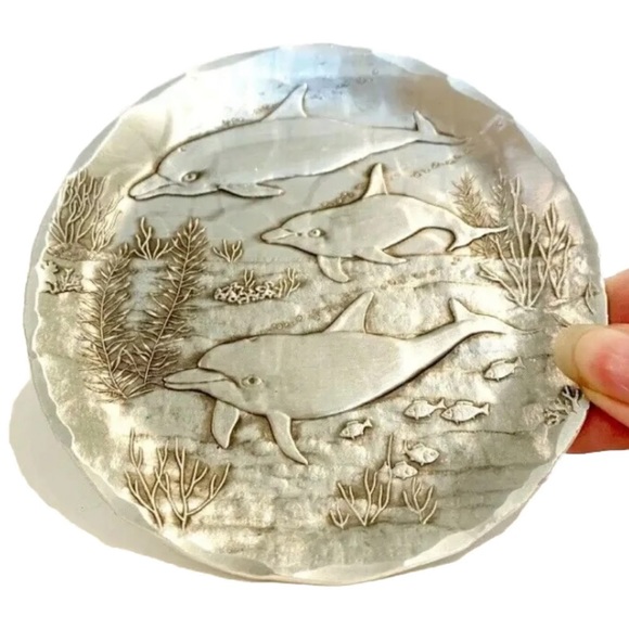 Vintage Wendell August Aluminum Coaster Dolphins Ocean Sea Decorative Plate Cute - Picture 2 of 6